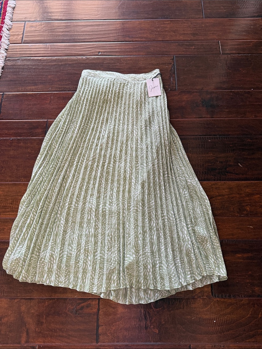 Japna Light Green Pleated Skirt with Subtle Leaf Print, NWT, Small